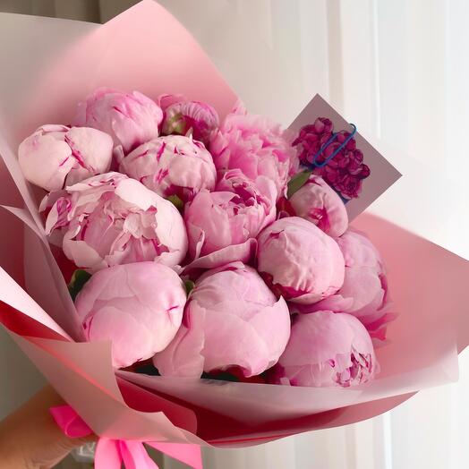 Bouquet of 13 pink peonies