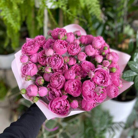 Букет из пионовидной кустовой розы