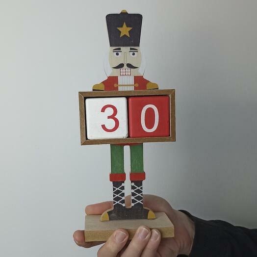 Статуэтка новогодняя "Календарь Щелкунчик"