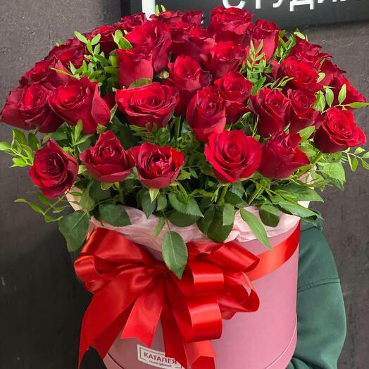 51 роза в коробке