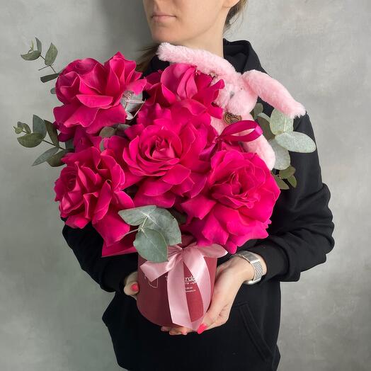 Коробка ярких французских роз Пинк Флойд с зайкой