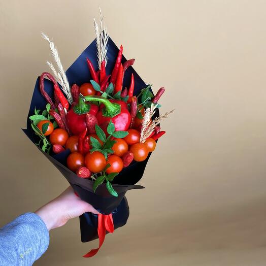 Яркий мужской букет из закусок