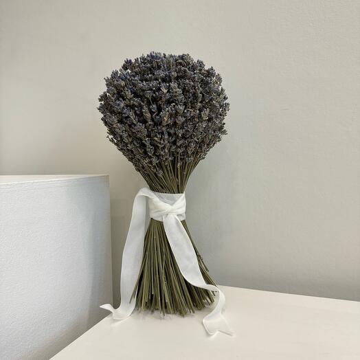 Букет-снопик из лавандина с бархатной лентой