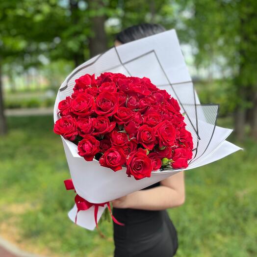Букет из 19 веток кустовой розы