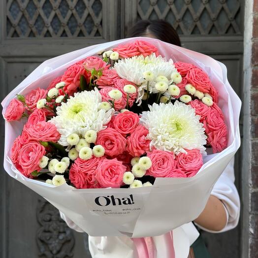 Salmon sprey roses with chrysanthemums bouquet