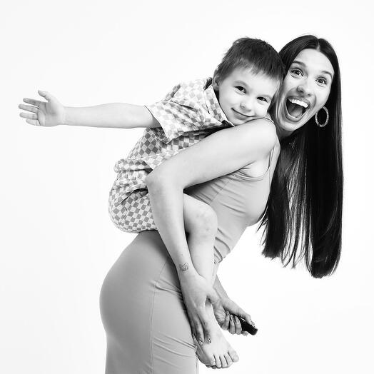 Семейная съемка в студии автопортрета