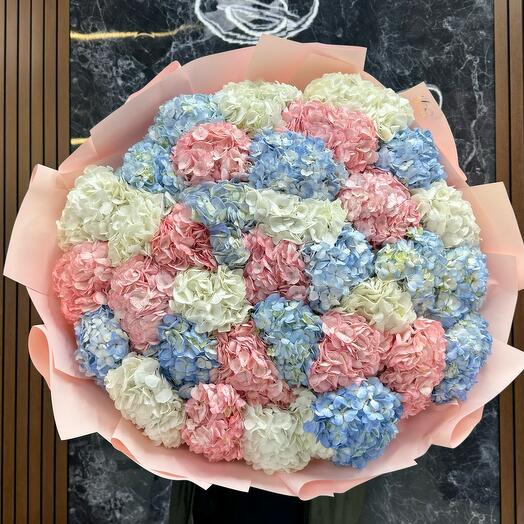 Обьемный букет гортензии