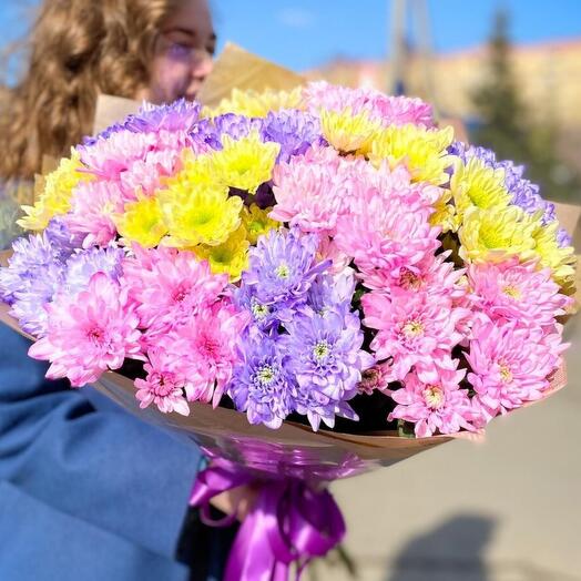 Букет из разноцветных хризантем