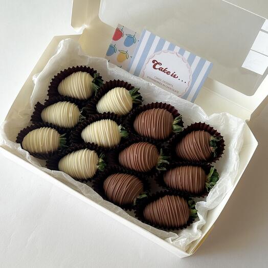 Strawberries in premium chocolate 12 pcs, клубника в шоколаде, набор 12 шт