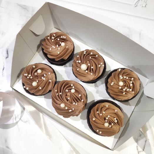 Cupcakes with chocolate ganache