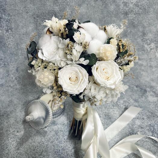 Букет невесты из стабилизированных цветов