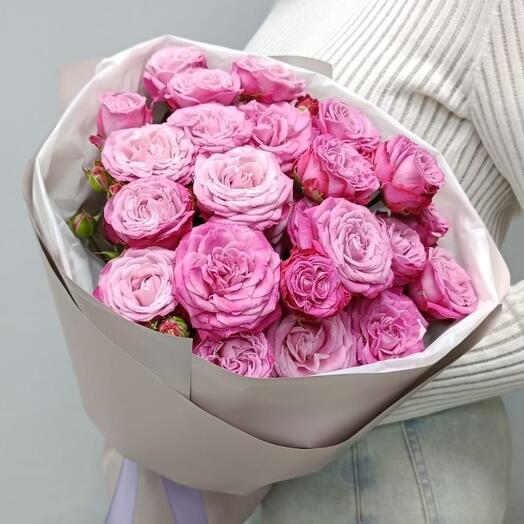 Bouquet of peony-shaped bush roses "Berry dragee"