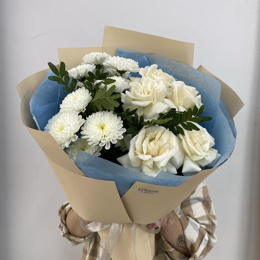 Евробукет с раскрытыми розами