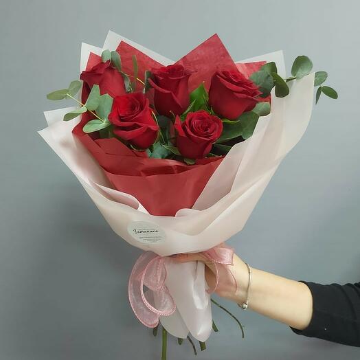 Bouquet of 5 red roses