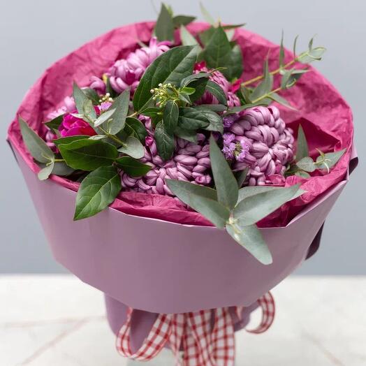 Chrysanthemum curlers in a winter bouquet