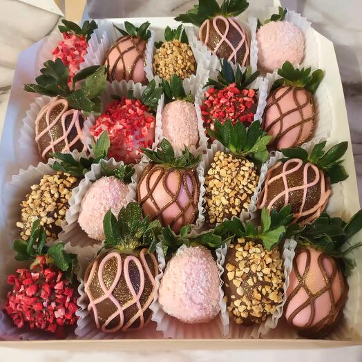 Набор из клубники в шоколаде, 20 штук " Краски вкуса"