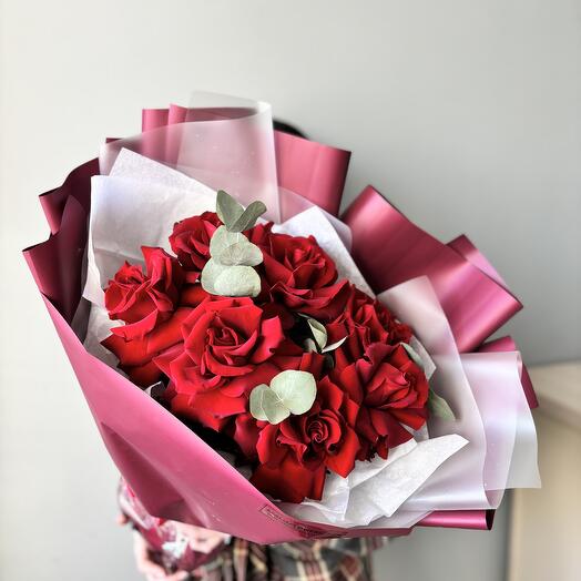 Красные розы для нее 🌹