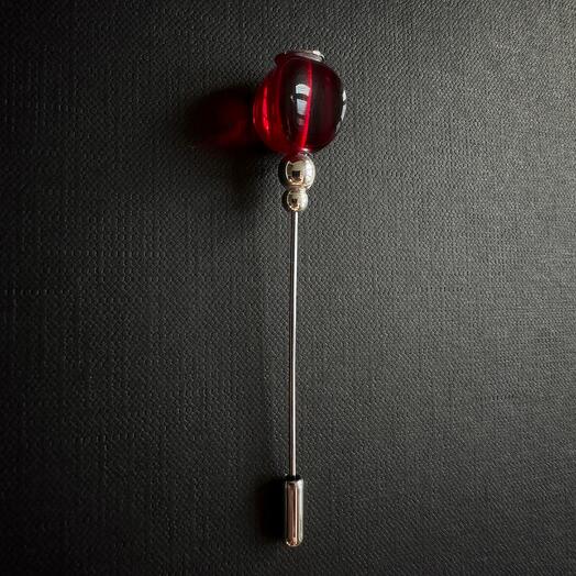 Брошь игла с красной бусиной и гематитом, Scarlet pin