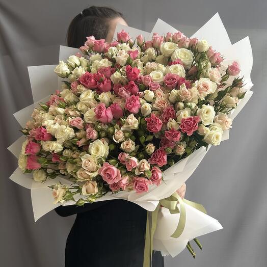 Букет из 51 кустовой розы