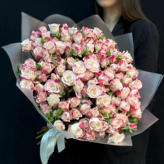 Букет кустовые розы 25 шт (мб 224)