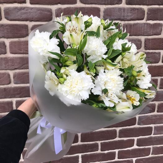 Ramo de Dianthus blanco y alstroemeria