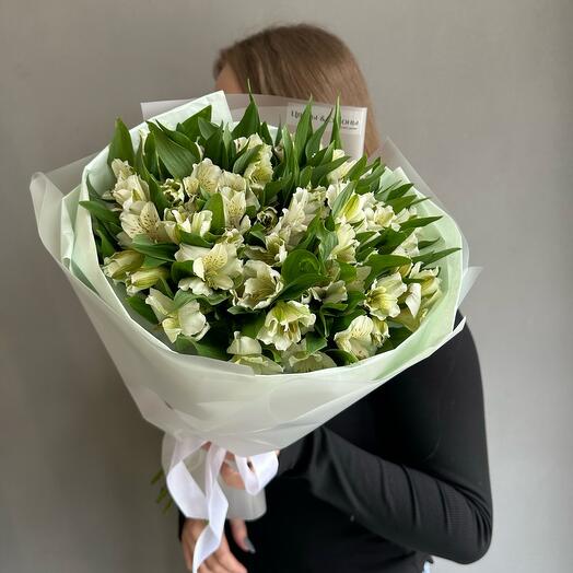 15 белых альстромерий «Светлые чувства»