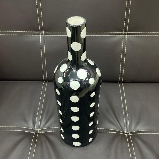 A vase with polka dots