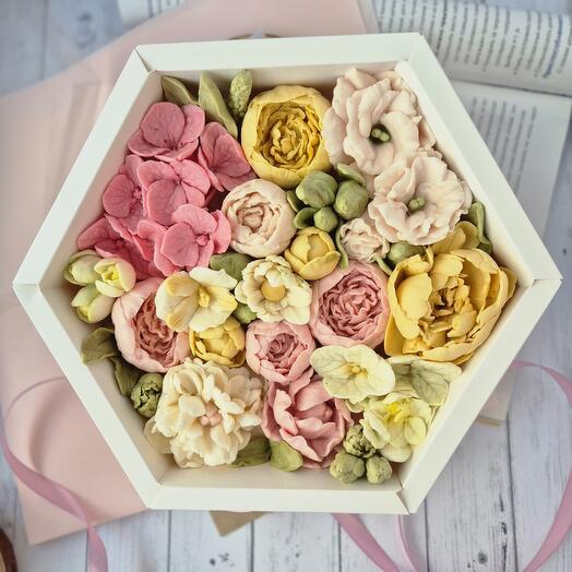 Шестигранник с зефирными цветочками