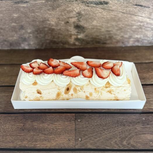 Меренговый рулет с вишней