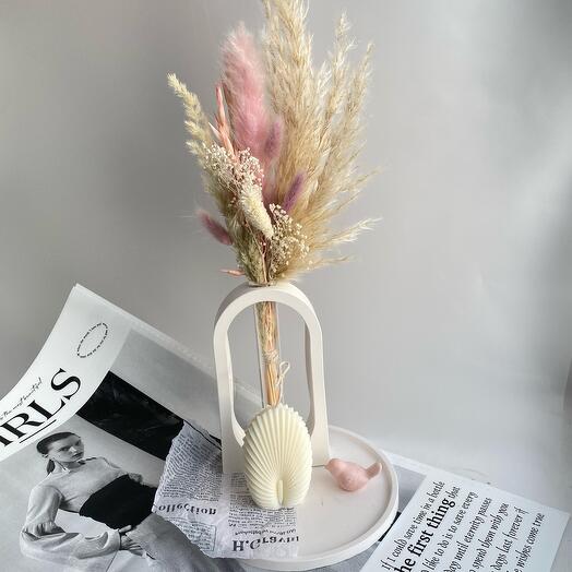 Scandinavian style for your favorite flower arrangement, candle and decor