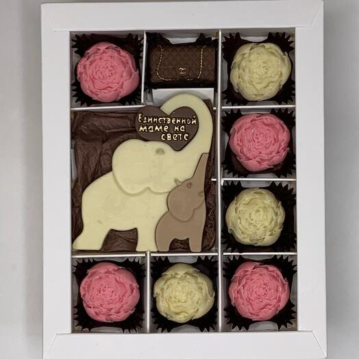 Шоколадные конфеты Маме с пионами