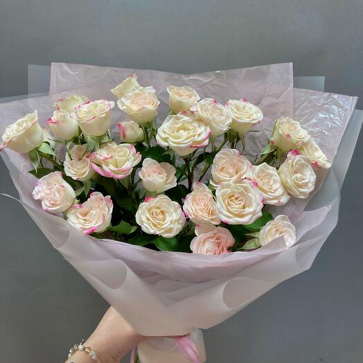 Букет из кустовых роз