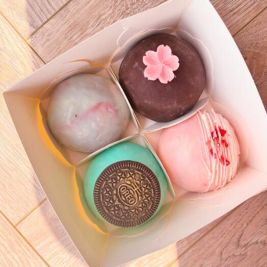 Моти ассорти 4 штуки сладкий десерт для коллеги, девушки, ребенка