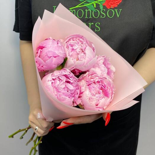 Букет из 5 розовых пионов