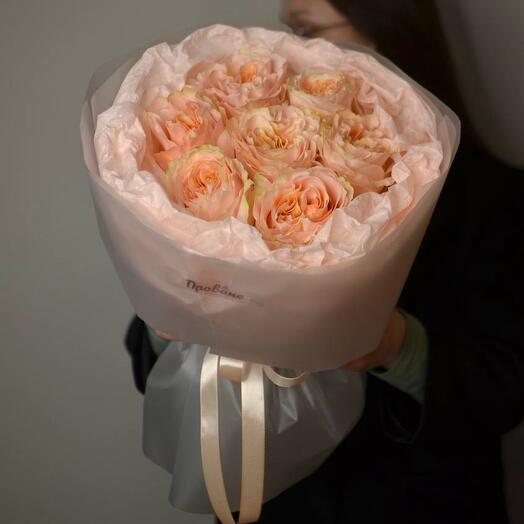 Bouquet with peach peony-shaped roses