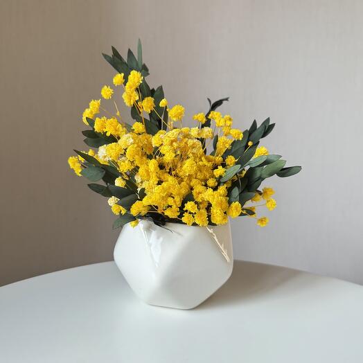 Композиция из стабилизированных желтой гипсофилы и эвкалипта