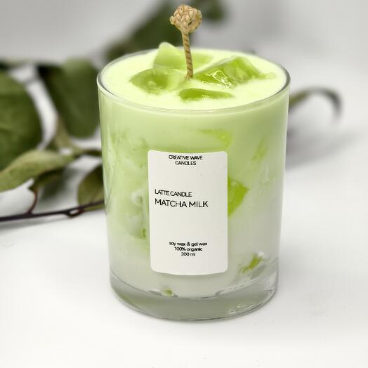 Свеча как из Pinterest матча с молоком