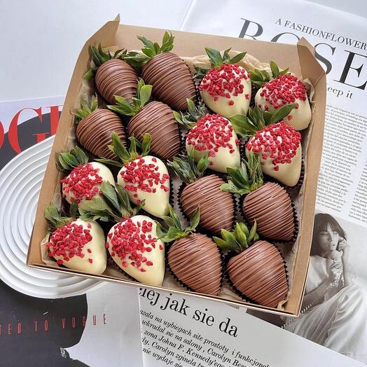 Клубника в шоколаде белом и молочном ХИТ + подарок от Vivienne Sabo — румяна MACARON