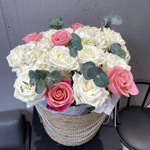 Нежная композиция в кашпо