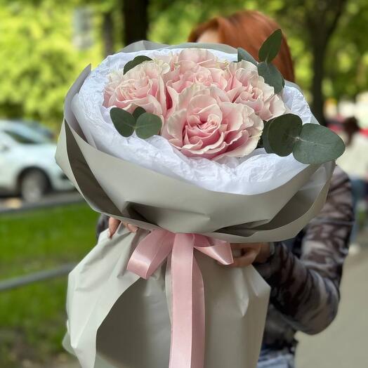 Букет с ажурными розами Пинк Мондиаль