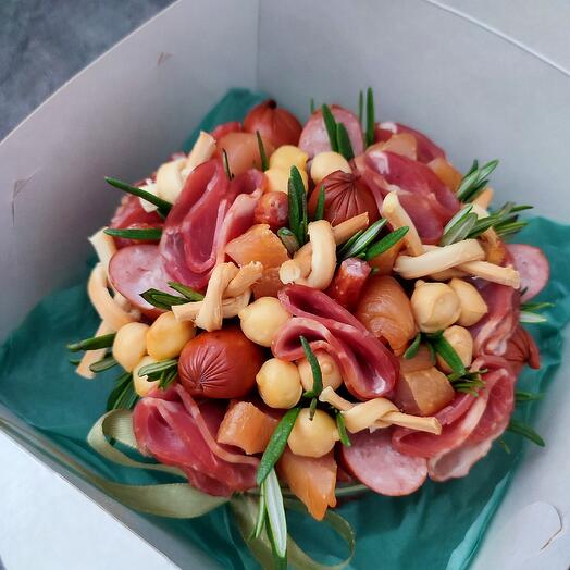 Бенто-тортик из сырных и мясных изделий