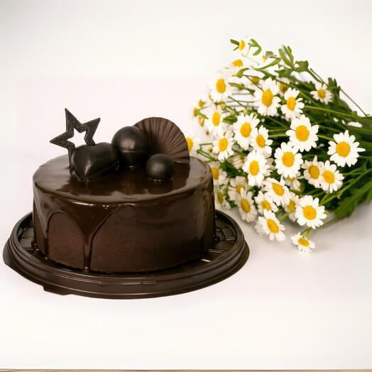 Тортик и букет ромашек