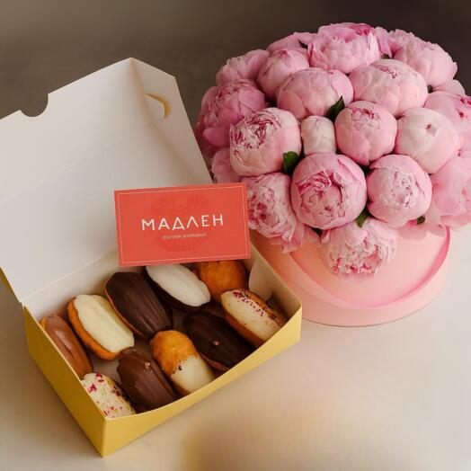 Бокс мадлен и коробка пионовидных роз