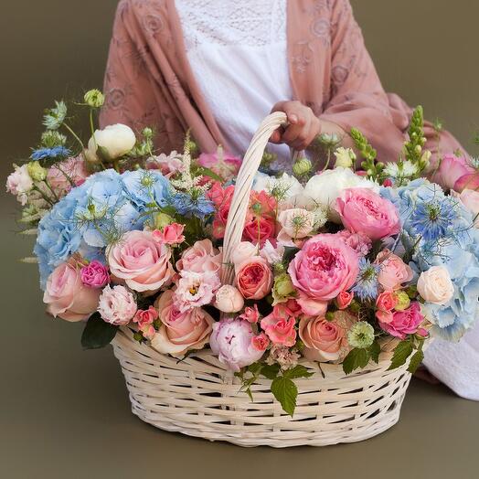 Корзина с цветами