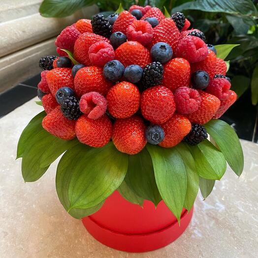 Съедобный букет из клубники