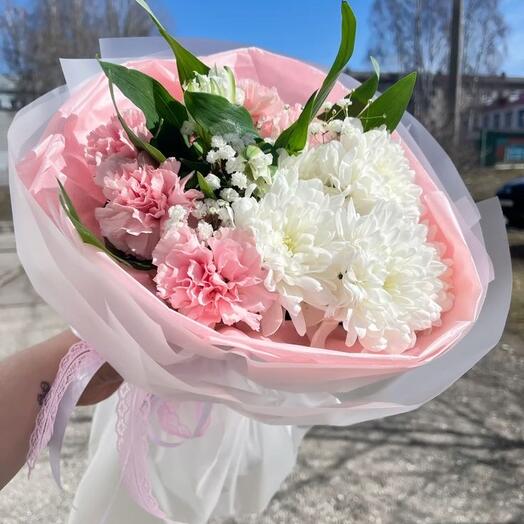 Букет с нежной гвоздикой и альстромерией