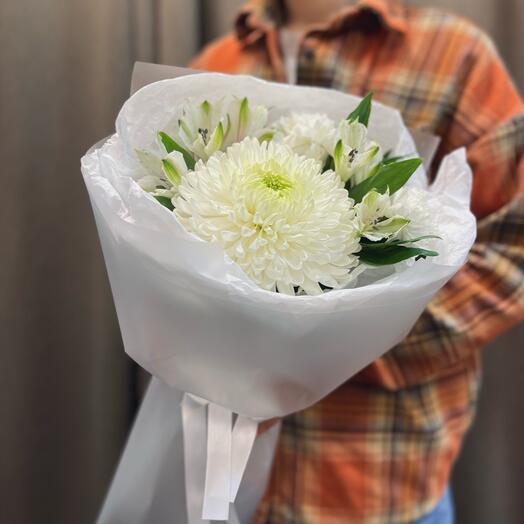 Авторский букет из Гвоздик Хризантем и Альстромерий