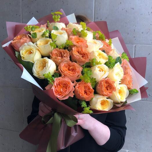 Букет из пионовыдних роз