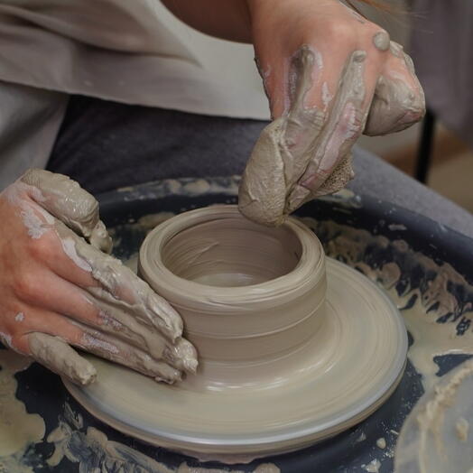 Подарочный сертификат «Мастер-класс на гончарном круге или по ручной лепке» (1 час 30 минут, 1 человек (в группе))