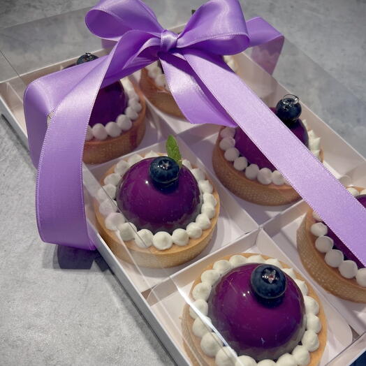 Qaragilə və lavanda köpüyü ilə tartletlər (6 əd.)